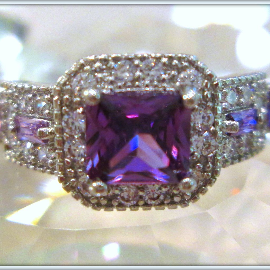 Amethyst Gemstone With A Aaa Grade. The Squire-Shaped Gemstone Ladies Ring